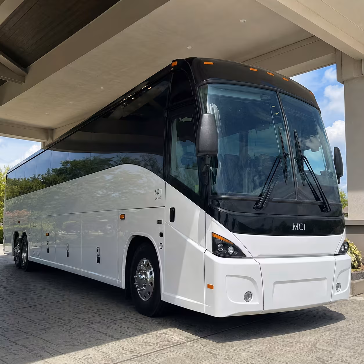 corona commuter shuttle buses for 91 and 15 freeway traffic